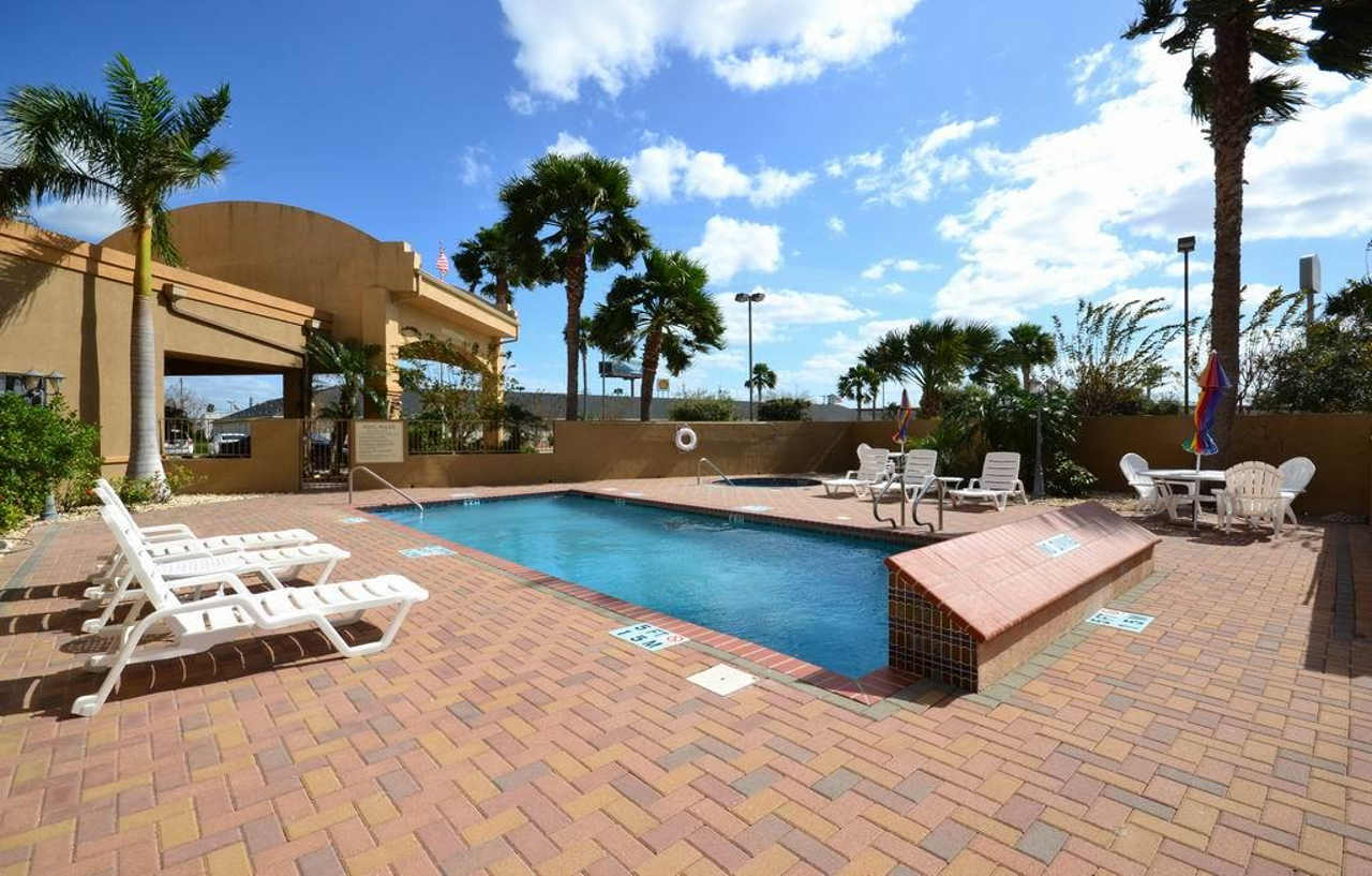 Best Western Casa Villa Suites Harlingen Exterior photo